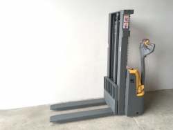 Nový elektrický vysokozdvižný vozík CDD10R-E1025